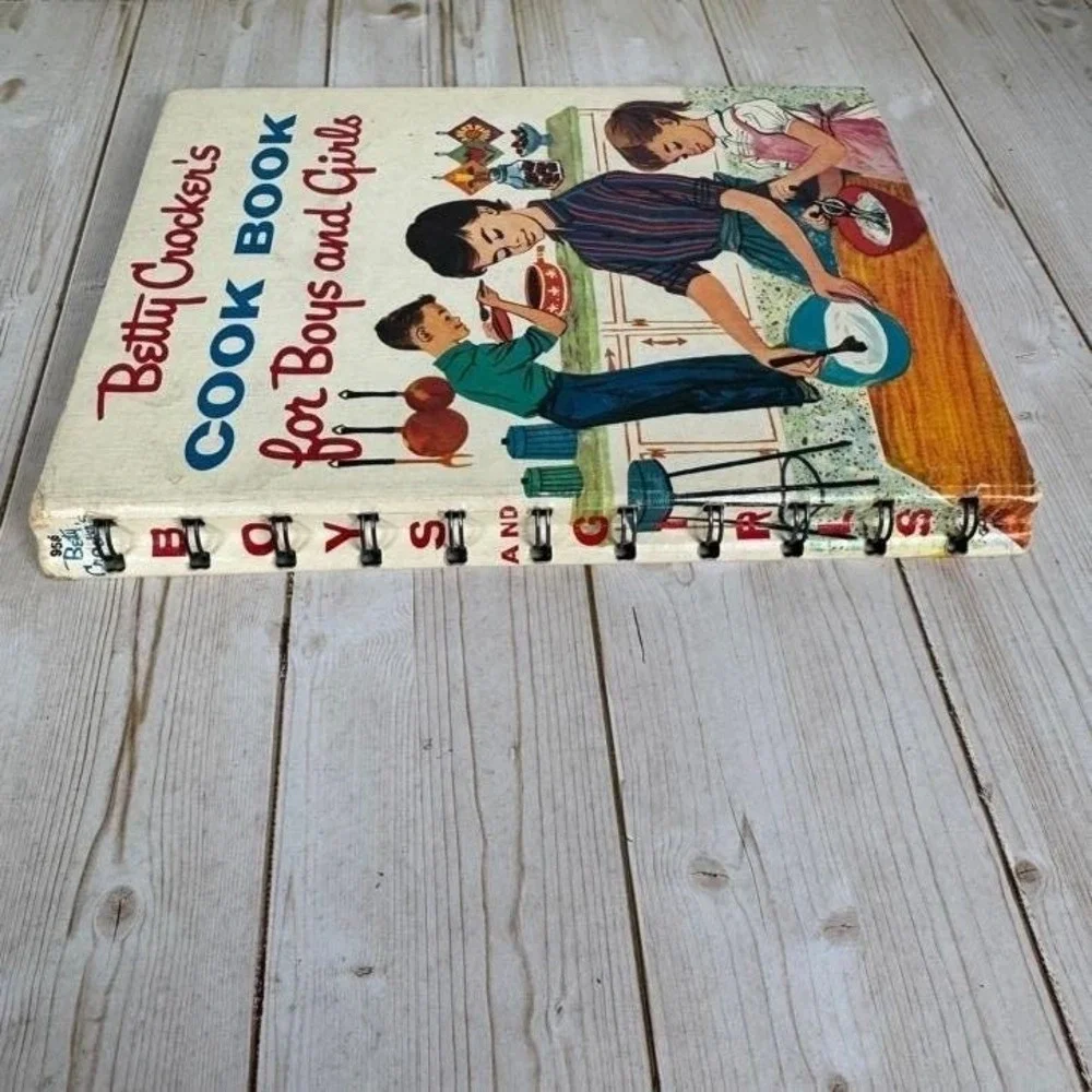 Betty Crocker's Cook Book for Boys and Girls 1957 1st Ed 6th Print Golden Press